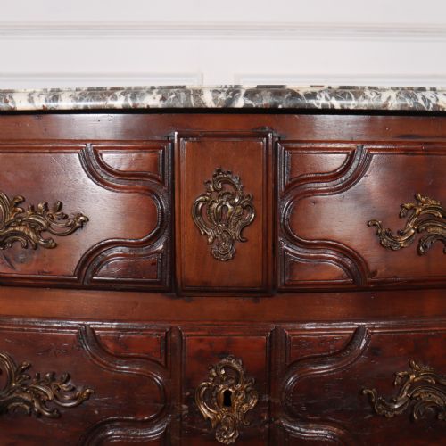 18TH CENTURY FRENCH SERPENTINE COMMODE - ADDITIONAL PHOTO 5