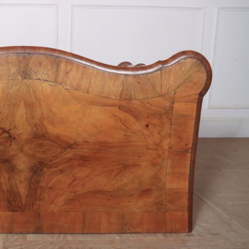 18TH CENTURY WALNUT SERPENTINE COMMODE - ADDITIONAL PHOTO 8
