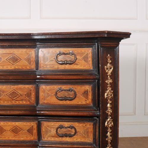 18TH CENTURY ITALIAN COMMODE - ADDITIONAL PHOTO 3