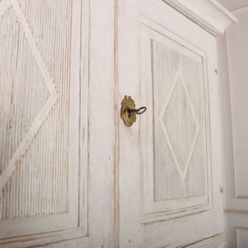 SWEDISH PAINTED CABINET - ADDITIONAL PHOTO 4