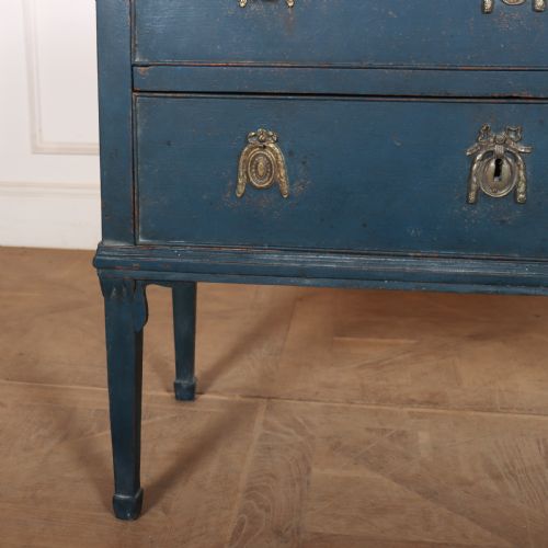 18TH CENTURY ITALIAN PAINTED COMMODE - ADDITIONAL PHOTO 1