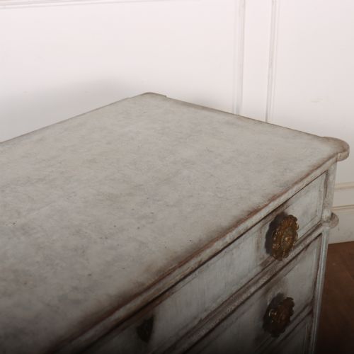FRENCH PAINTED OAK COMMODE - ADDITIONAL PHOTO 9