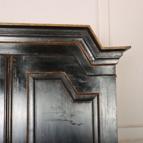 18TH CENTURY SWEDISH PAINTED LINEN CUPBOARD - ADDITIONAL PHOTO 2