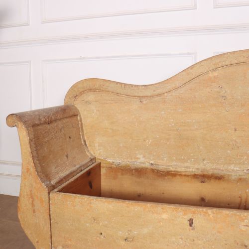 SWEDISH ORIGINAL PAINTED STORAGE BENCH - ADDITIONAL PHOTO 4