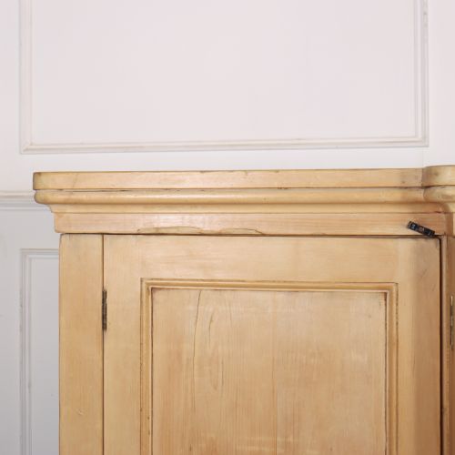ENGLISH BREAKFRONT LINEN CUPBOARD - ADDITIONAL PHOTO 5