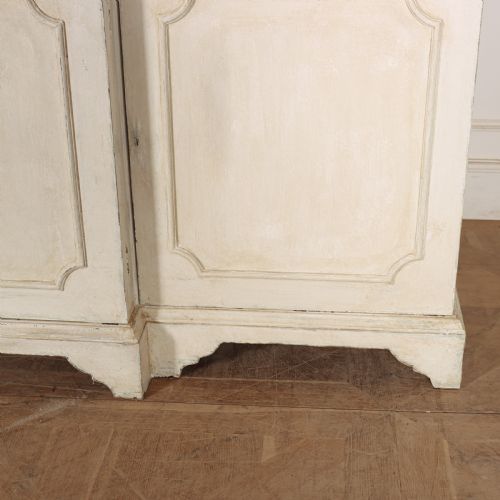 ENGLISH BREAKFRONT LIBRARY BOOKCASE - ADDITIONAL PHOTO 4