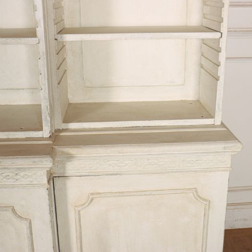 ENGLISH BREAKFRONT LIBRARY BOOKCASE - ADDITIONAL PHOTO 5