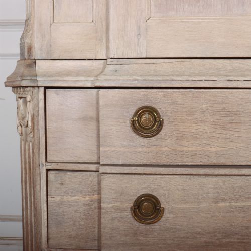 DUTCH BLEACHED OAK LINEN CUPBOARD - ADDITIONAL PHOTO 5