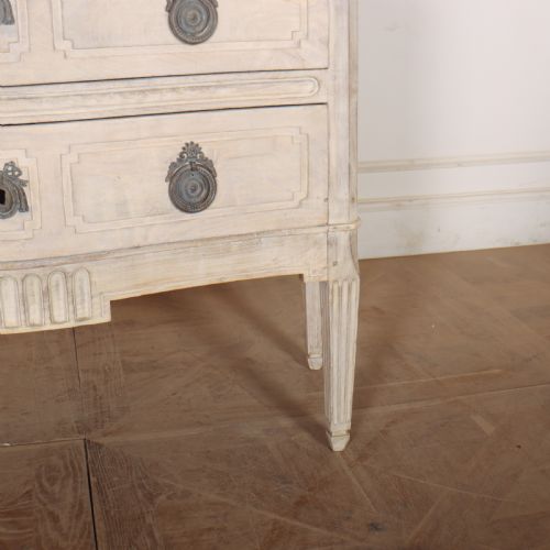 ITALIAN SERPENTINE FRONT COMMODE - ADDITIONAL PHOTO 2