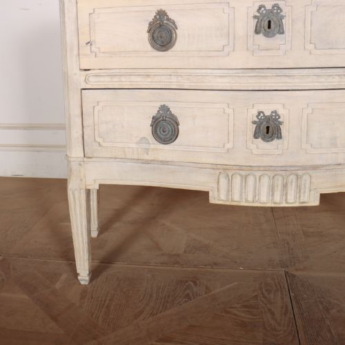 ITALIAN SERPENTINE FRONT COMMODE - ADDITIONAL PHOTO 4