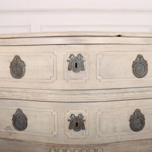 ITALIAN SERPENTINE FRONT COMMODE - ADDITIONAL PHOTO 5