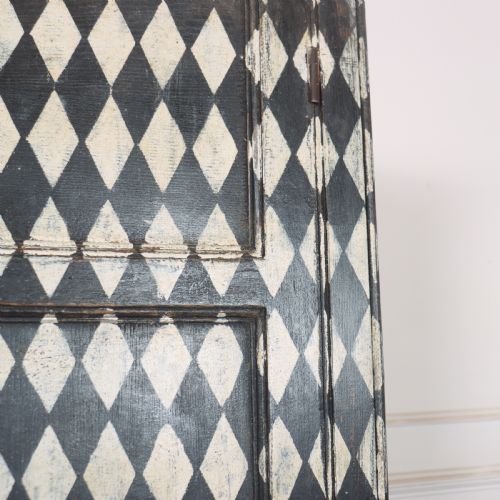 ENGLISH HARLEQUIN LINEN CUPBOARD - ADDITIONAL PHOTO 7