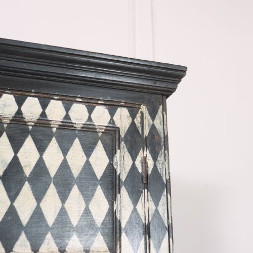 ENGLISH HARLEQUIN LINEN CUPBOARD - ADDITIONAL PHOTO 8