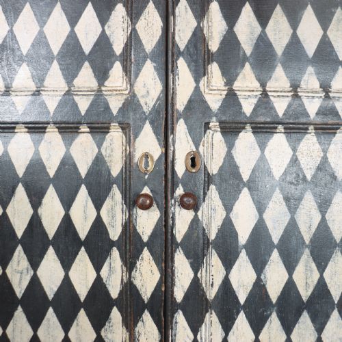 ENGLISH HARLEQUIN LINEN CUPBOARD - ADDITIONAL PHOTO 9