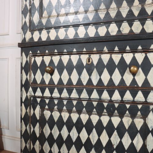 ENGLISH HARLEQUIN LINEN CUPBOARD - ADDITIONAL PHOTO 11