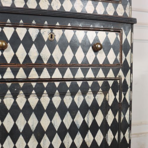 ENGLISH HARLEQUIN LINEN CUPBOARD - ADDITIONAL PHOTO 12