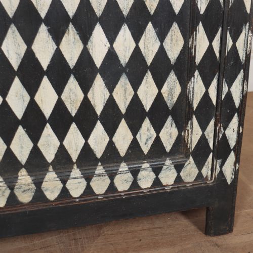 ENGLISH HARLEQUIN LINEN CUPBOARD - ADDITIONAL PHOTO 13