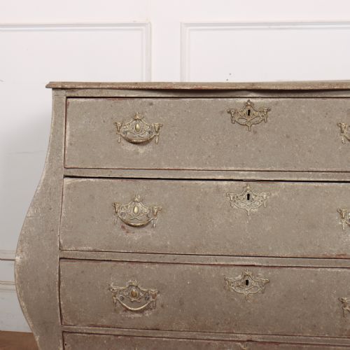 19TH CENTURY DUTCH BOMBE COMMODE - ADDITIONAL PHOTO 1