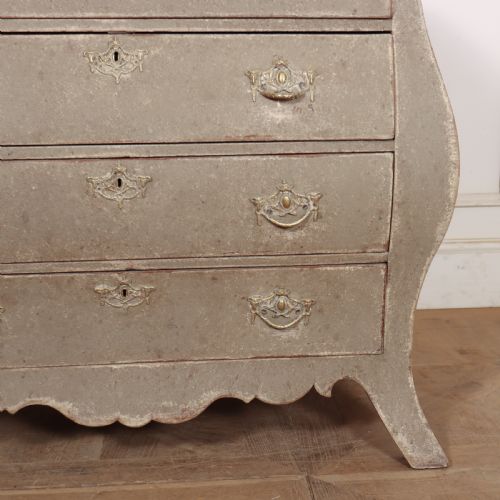19TH CENTURY DUTCH BOMBE COMMODE - ADDITIONAL PHOTO 4