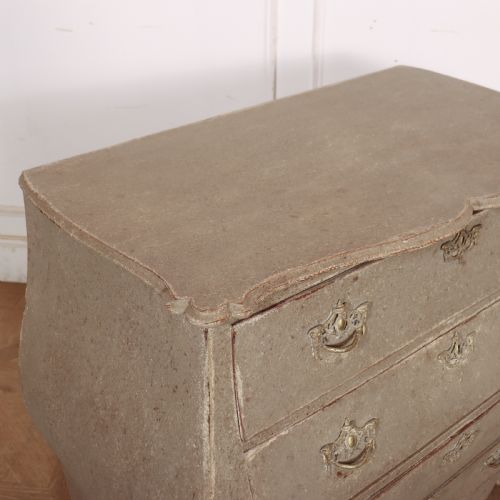 19TH CENTURY DUTCH BOMBE COMMODE - ADDITIONAL PHOTO 8