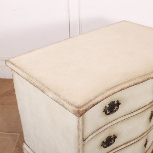 GERMAN SERPENTINE COMMODE - ADDITIONAL PHOTO 8
