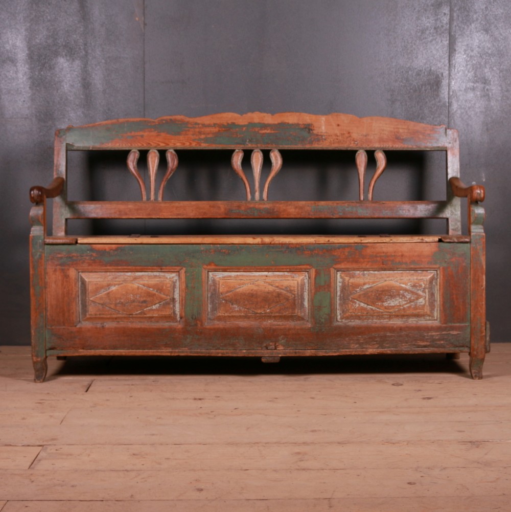 Swedish Box Settle