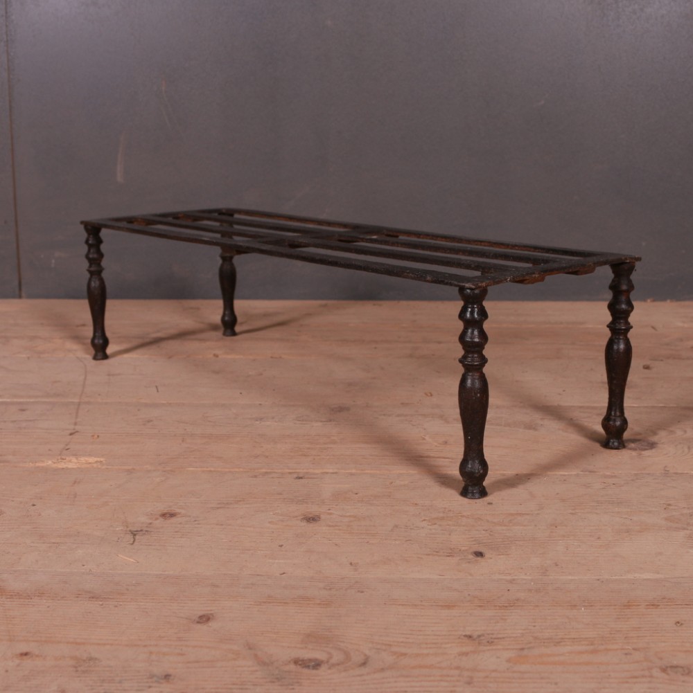 Small Trivet Stand