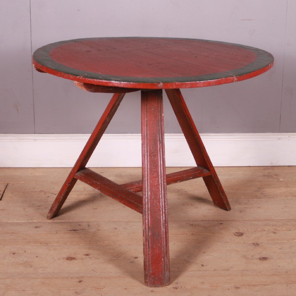 Dutch Cricket Table