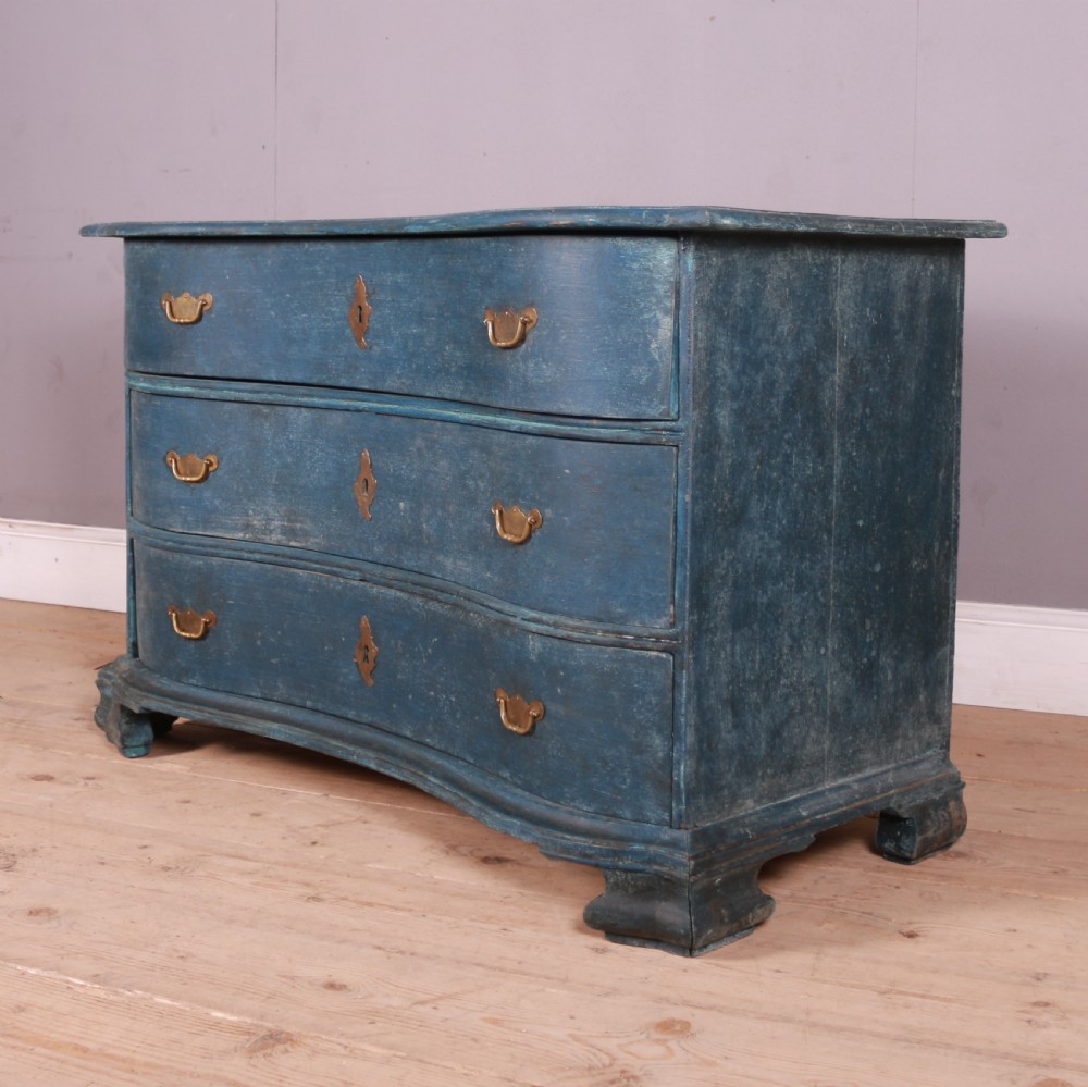 18th Century Austrian Serpentine Commode View II