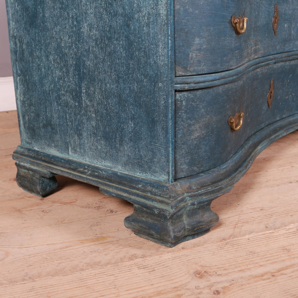 18th Century Austrian Serpentine Commode View III