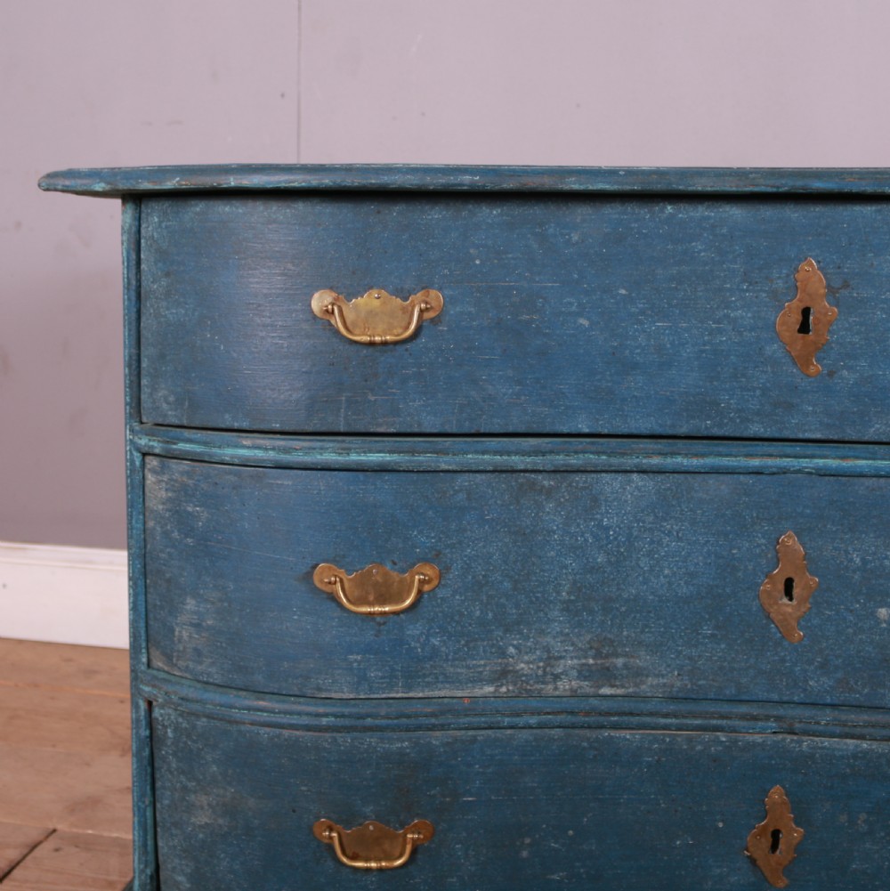 18th Century Austrian Serpentine Commode View V