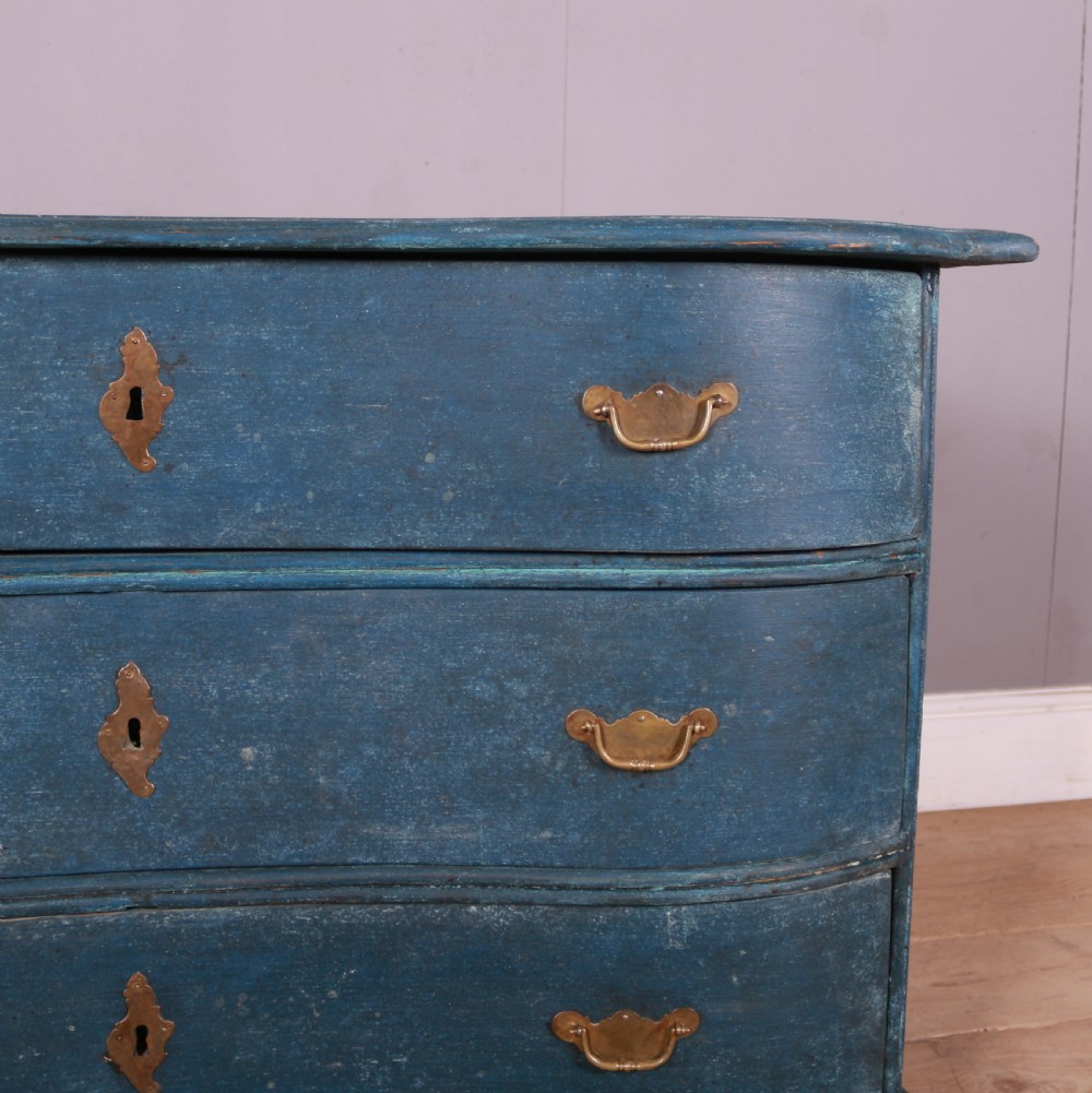 18th Century Austrian Serpentine Commode View VI