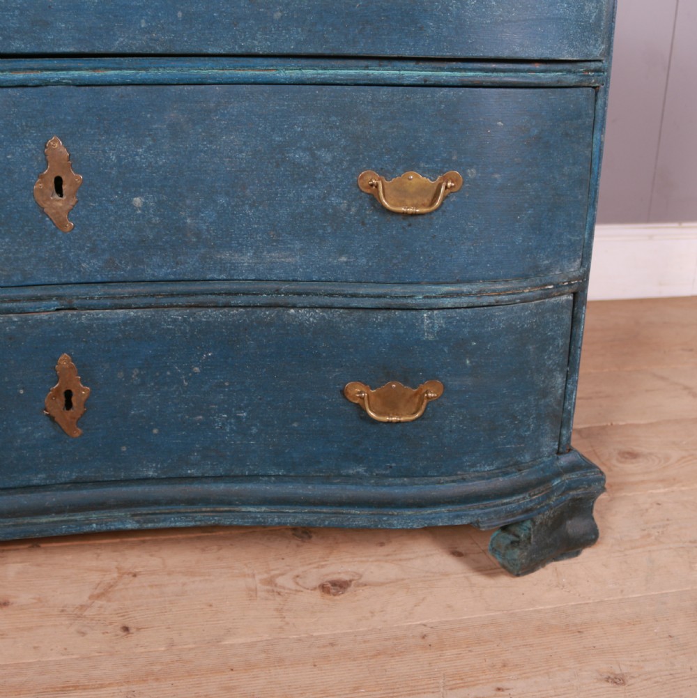 18th Century Austrian Serpentine Commode View VIII