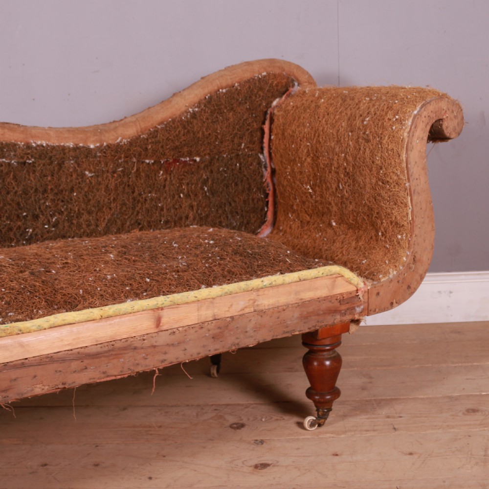 English Country House Chaise Lounge View III