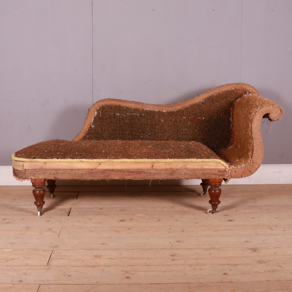 English Country House Chaise Lounge View IV