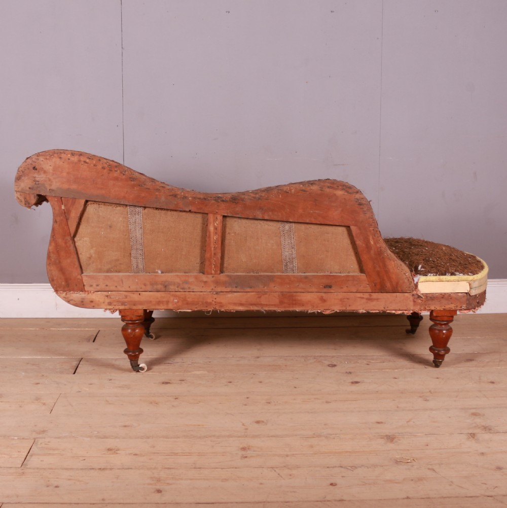 English Country House Chaise Lounge View VI