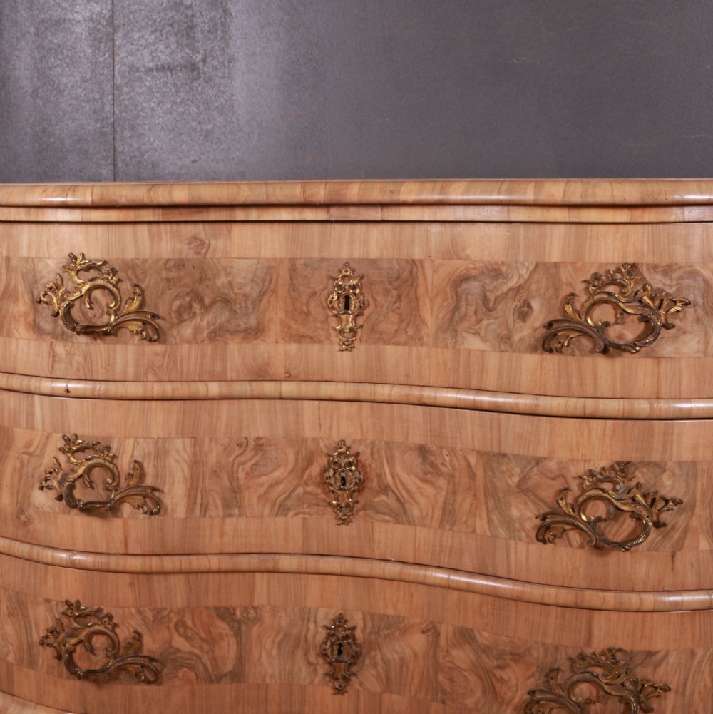 18th Century French Serpentine Commode View IV
