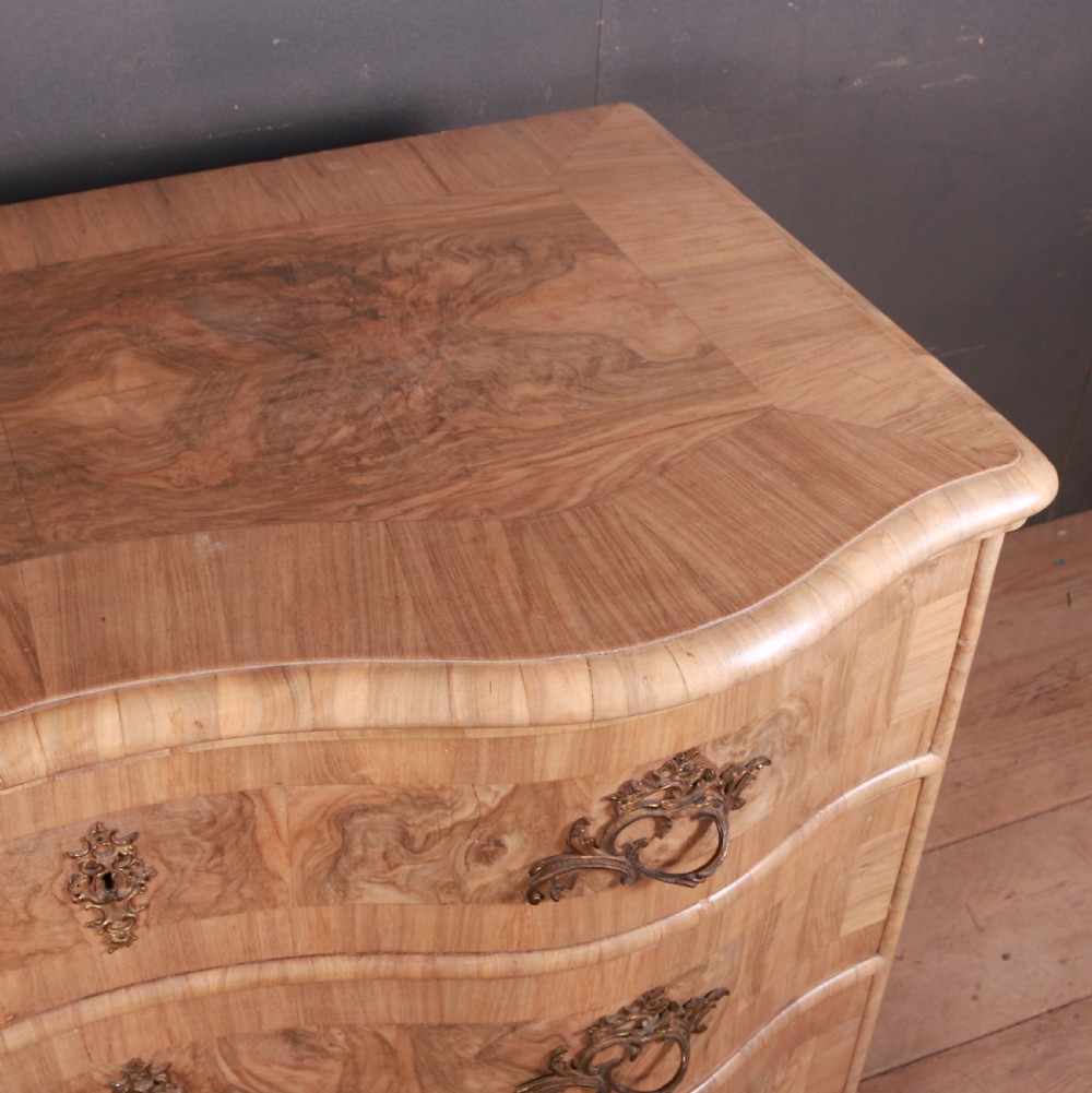 18th Century French Serpentine Commode View VII