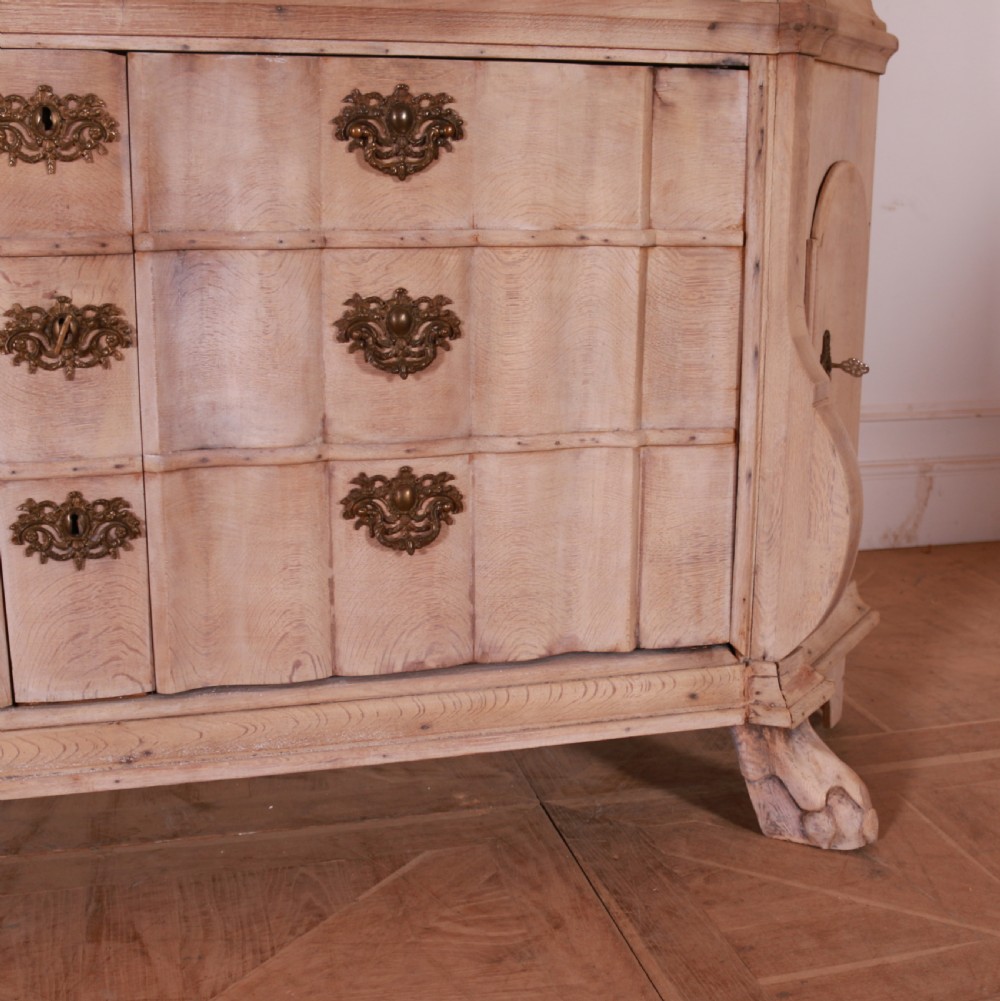 Dutch Bleached Oak Vitrine View V
