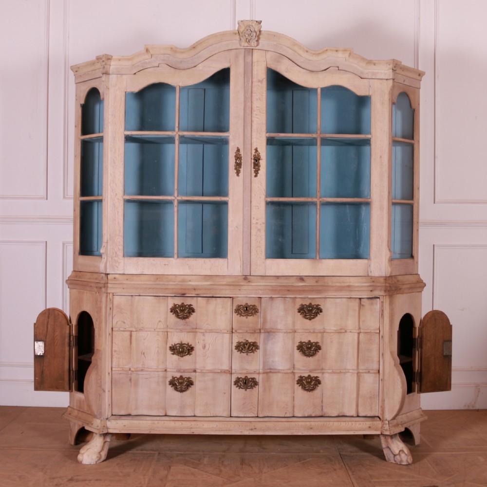 Dutch Bleached Oak Vitrine View VI