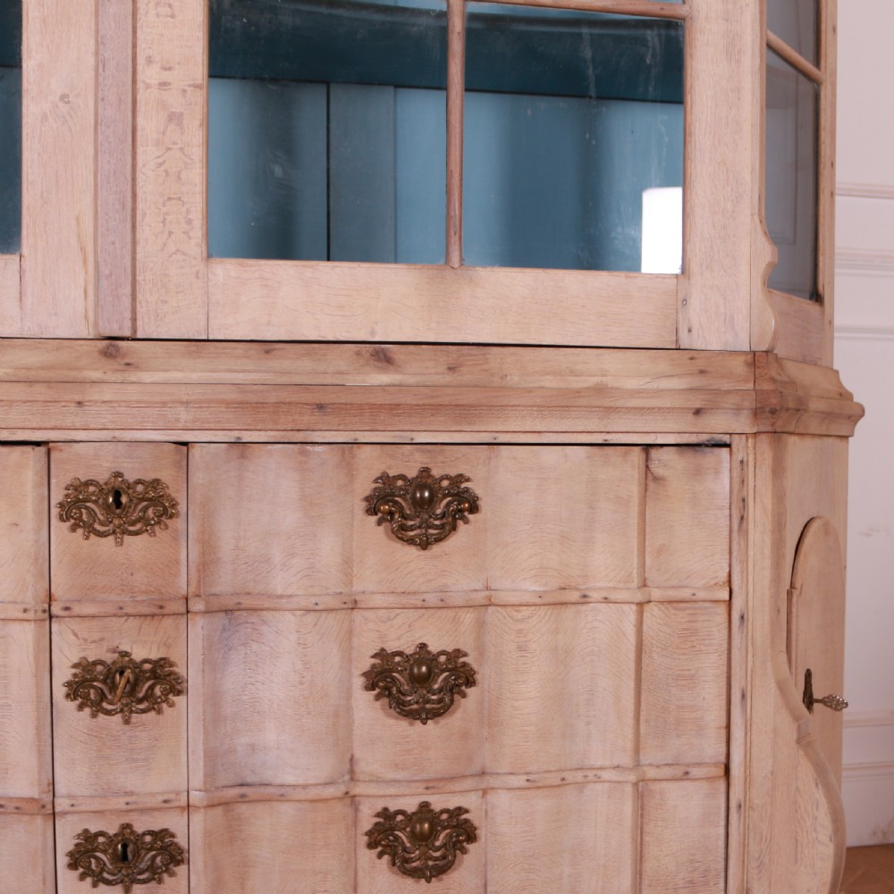 Dutch Bleached Oak Vitrine View VII
