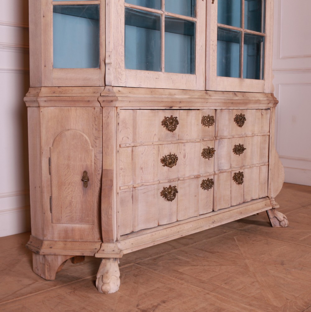 Dutch Bleached Oak Vitrine View X