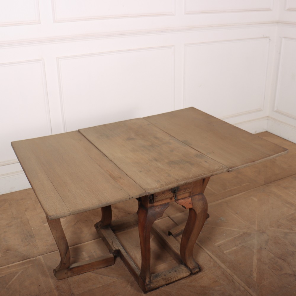 18th Century Oak Gate-leg Table View V