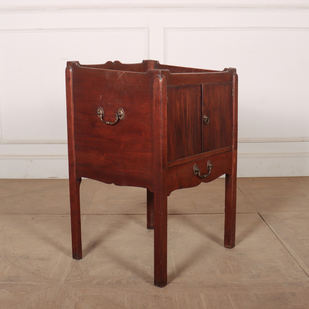 A Georgian mahogany tray-top bedside table featuring a double-door cupboard above a single drawer with a brass drop handle, supported by straight square legs. View VI