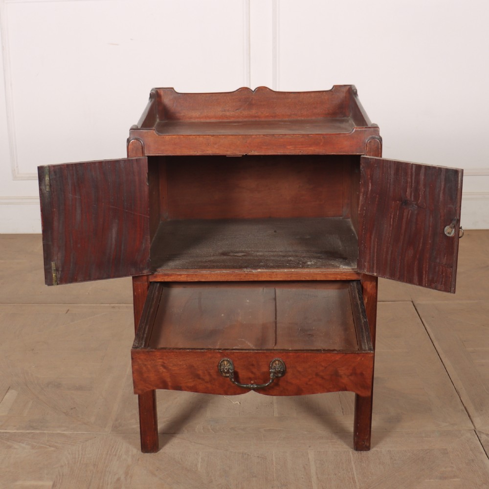 A Georgian mahogany tray-top bedside table featuring a double-door cupboard above a single drawer with a brass drop handle, supported by straight square legs. View IX