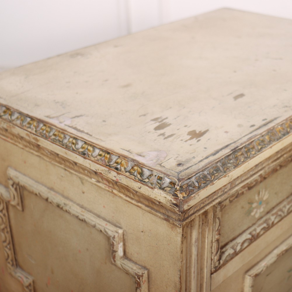 Pair of Italian Bedside Cabinets View XIII