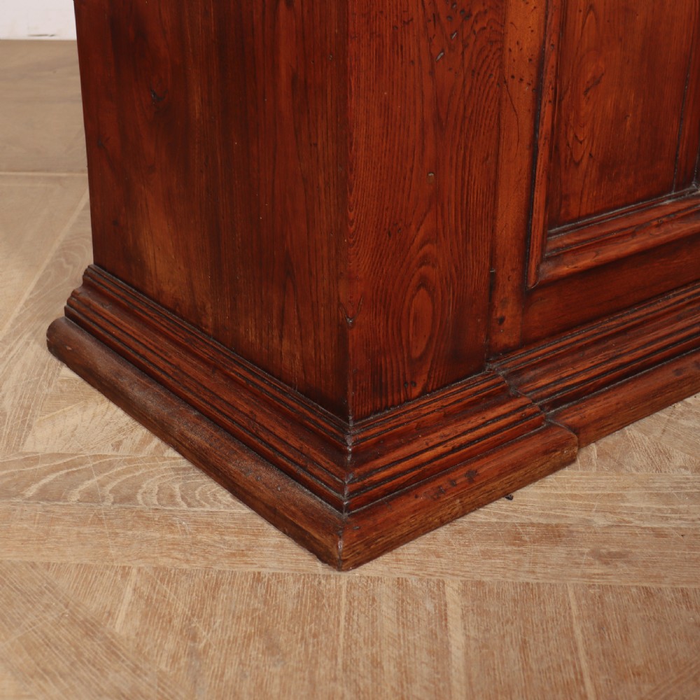 20th Century Italian Elm Buffet View XII