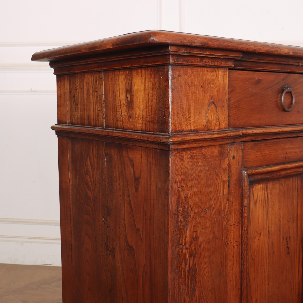 20th Century Italian Elm Buffet View XIV