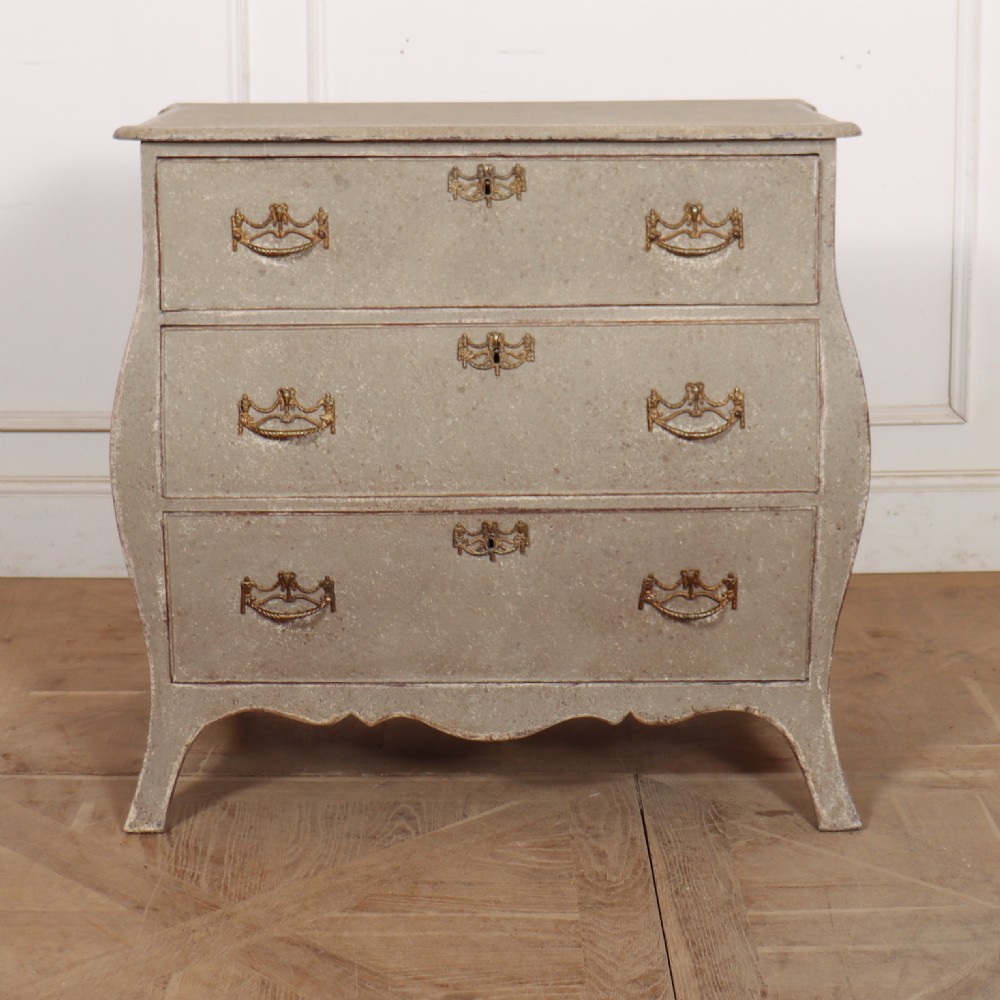 Dutch Bombe Commode