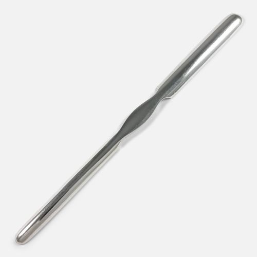fig 1. An Edwardian sterling silver double-ended marrow scoop featuring hallmarks stamped along the central waist.